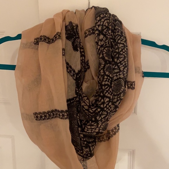 Pink and black infinity scarf - Picture 4 of 4